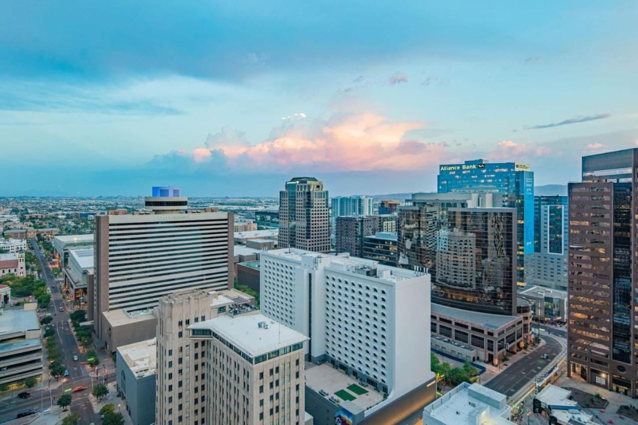 Peaceful Dt Highrise Haven,Gym,Pool,Parking,W-D Apartment Phoenix Exterior photo