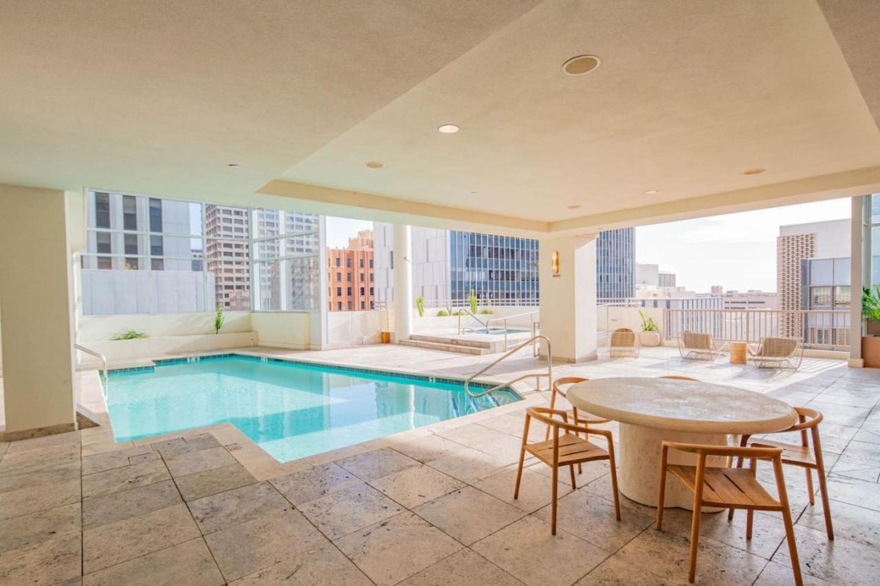 Peaceful Dt Highrise Haven,Gym,Pool,Parking,W-D Apartment Phoenix Exterior photo