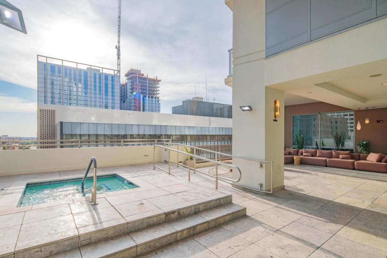 Peaceful Dt Highrise Haven,Gym,Pool,Parking,W-D Apartment Phoenix Exterior photo